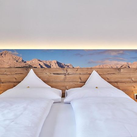 Gaestehaus Angela Garmisch-Partenkirchen Bagian luar foto