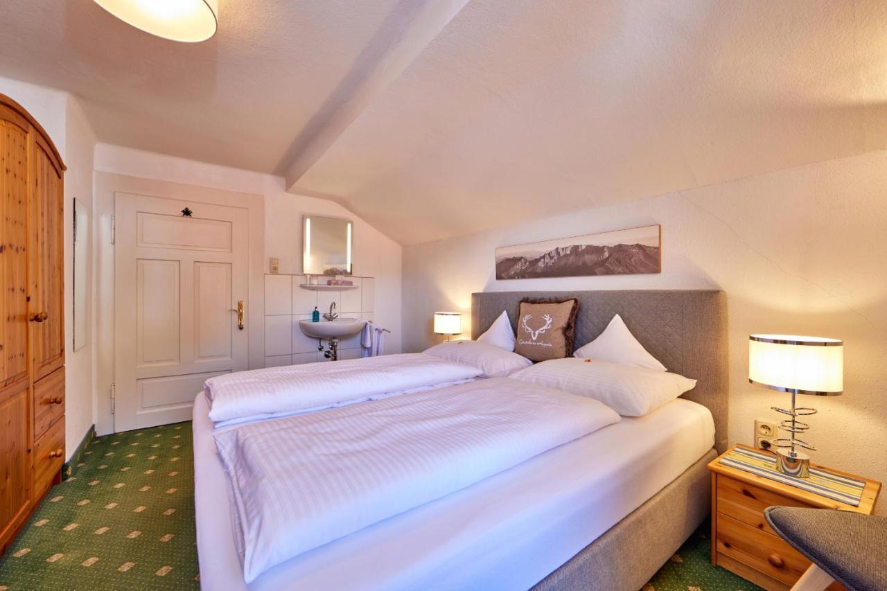 Gaestehaus Angela Garmisch-Partenkirchen Bagian luar foto