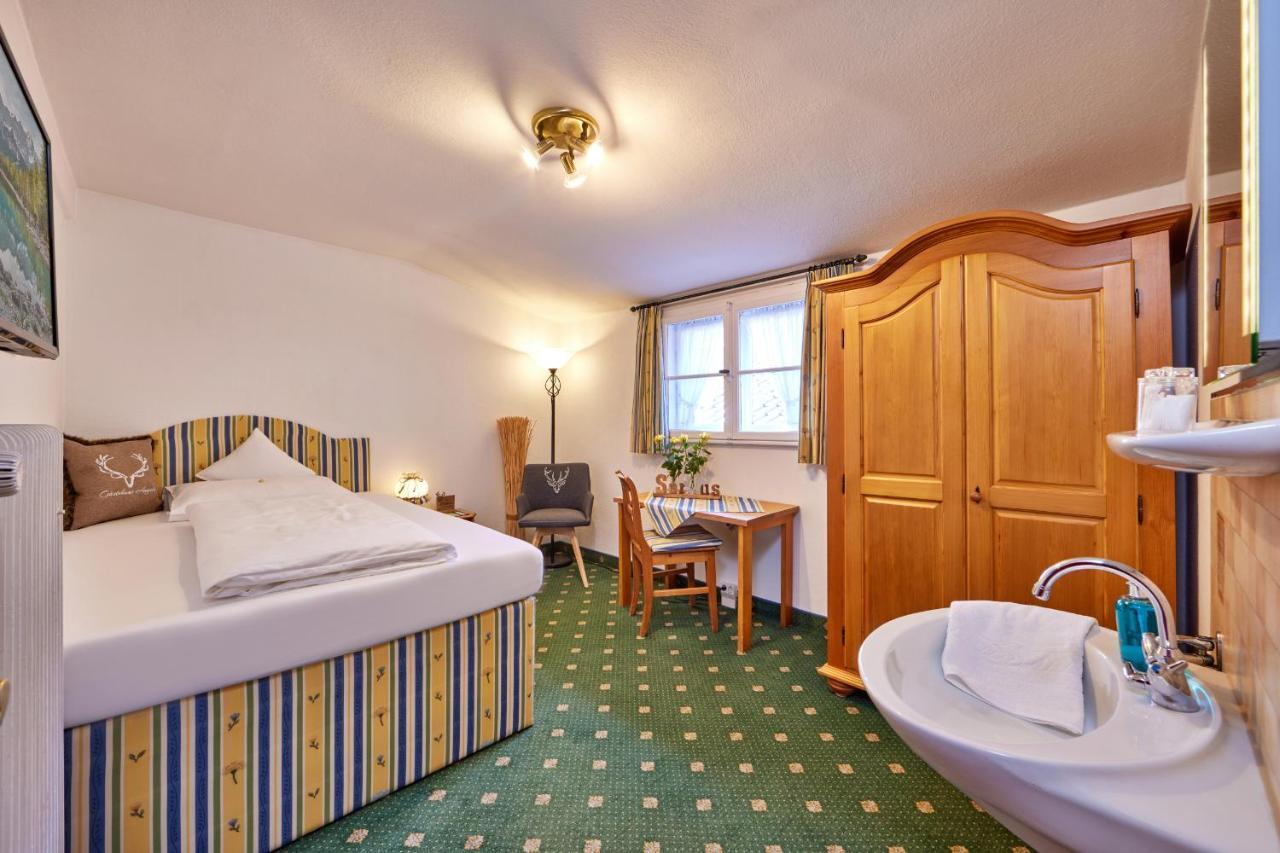 Gaestehaus Angela Garmisch-Partenkirchen Bagian luar foto