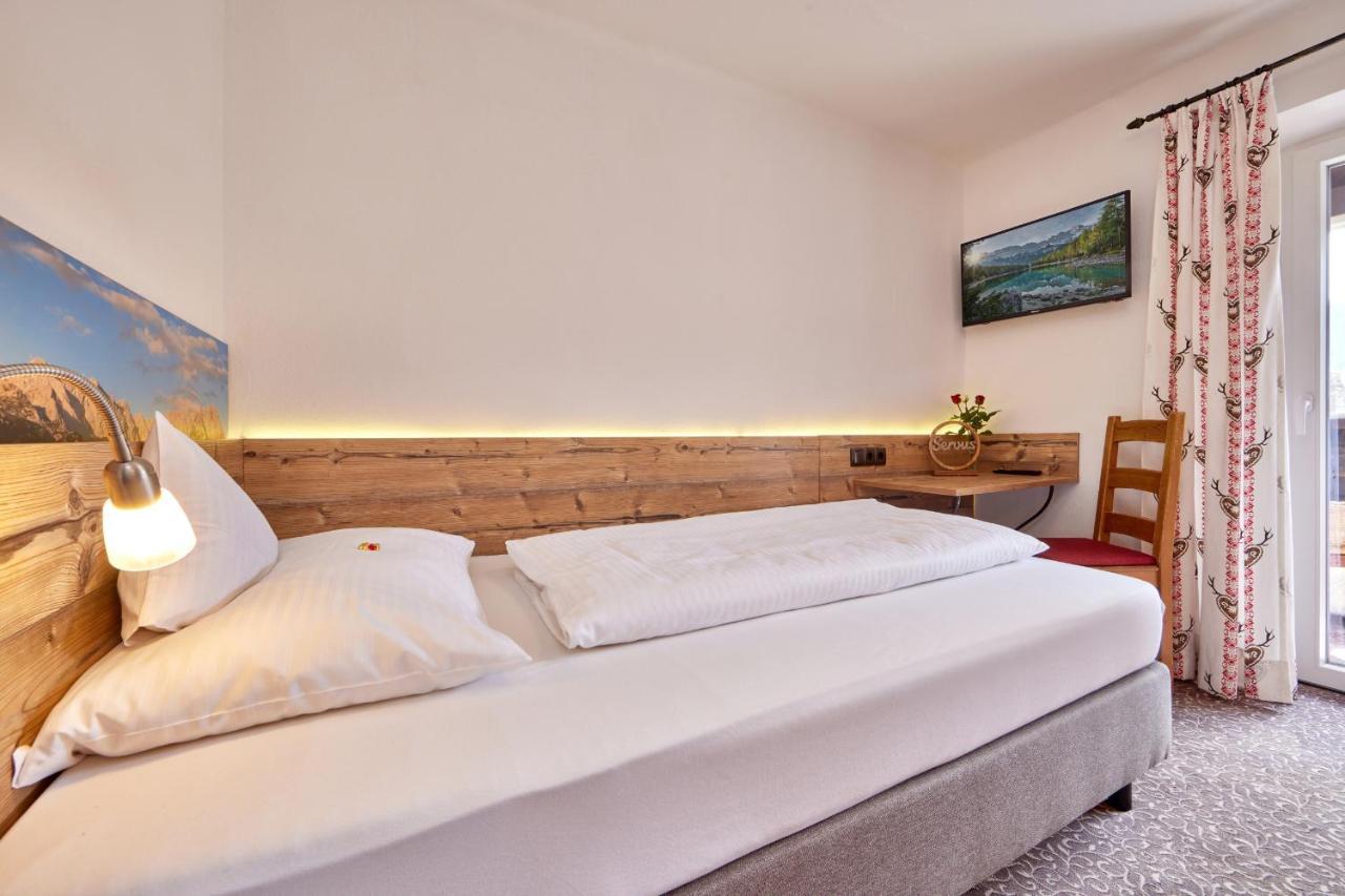 Gaestehaus Angela Garmisch-Partenkirchen Bagian luar foto