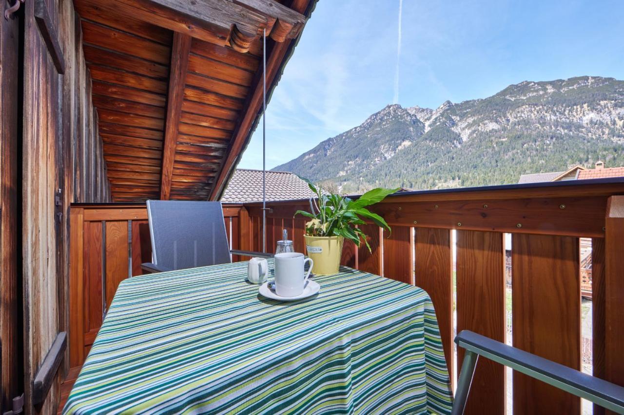 Gaestehaus Angela Garmisch-Partenkirchen Bagian luar foto