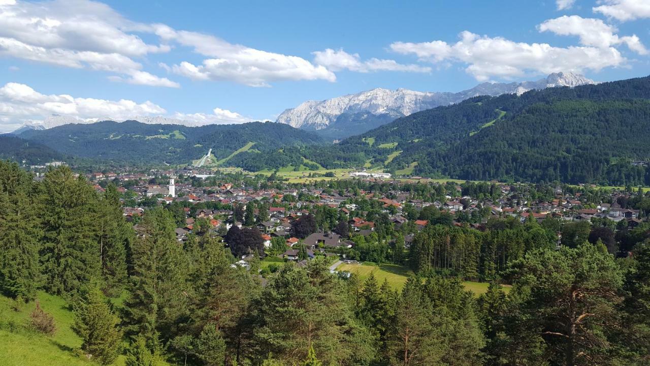 Gaestehaus Angela Garmisch-Partenkirchen Bagian luar foto